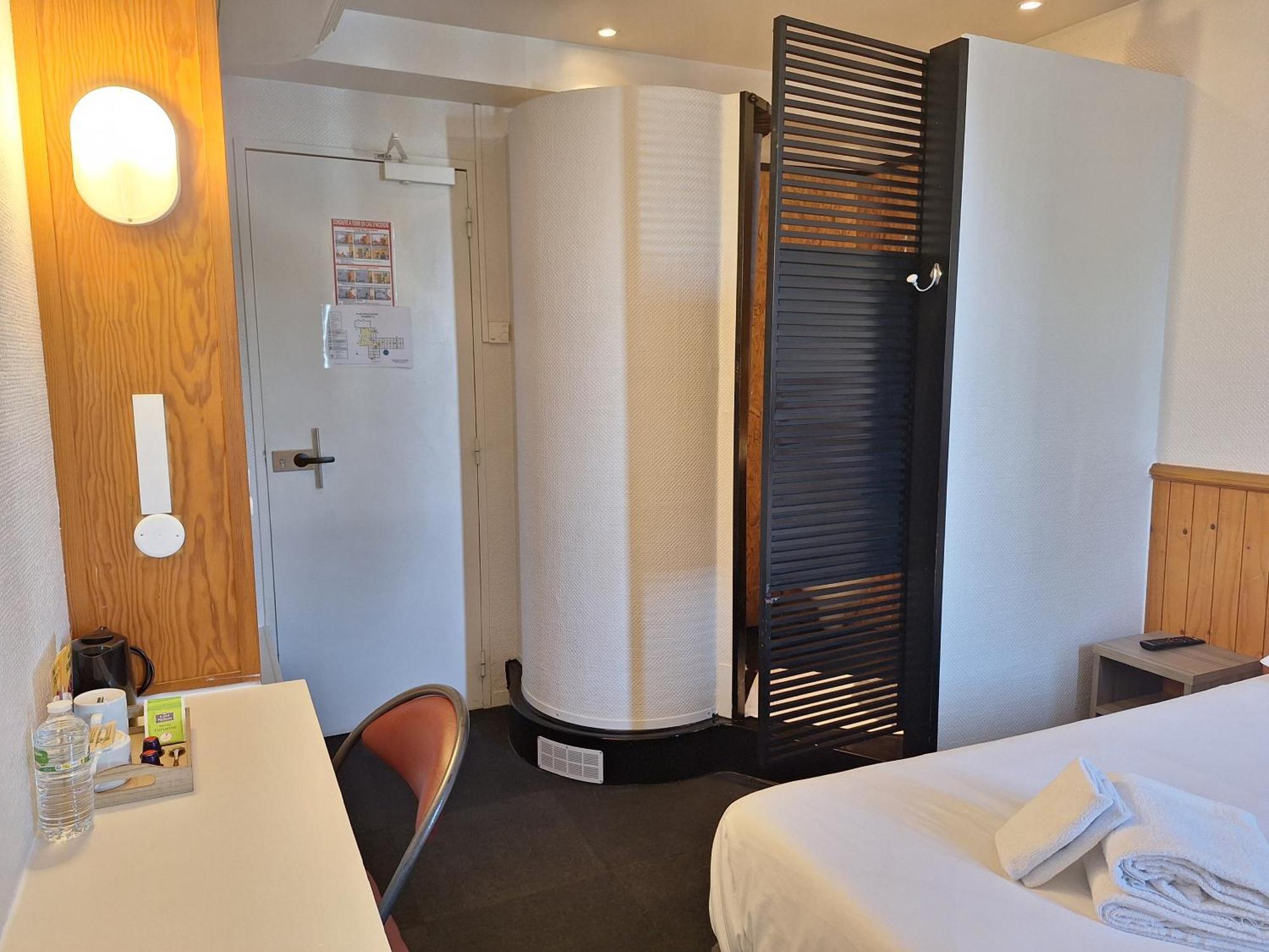 Escale Kennedy Hotel Merignac  Exterior photo